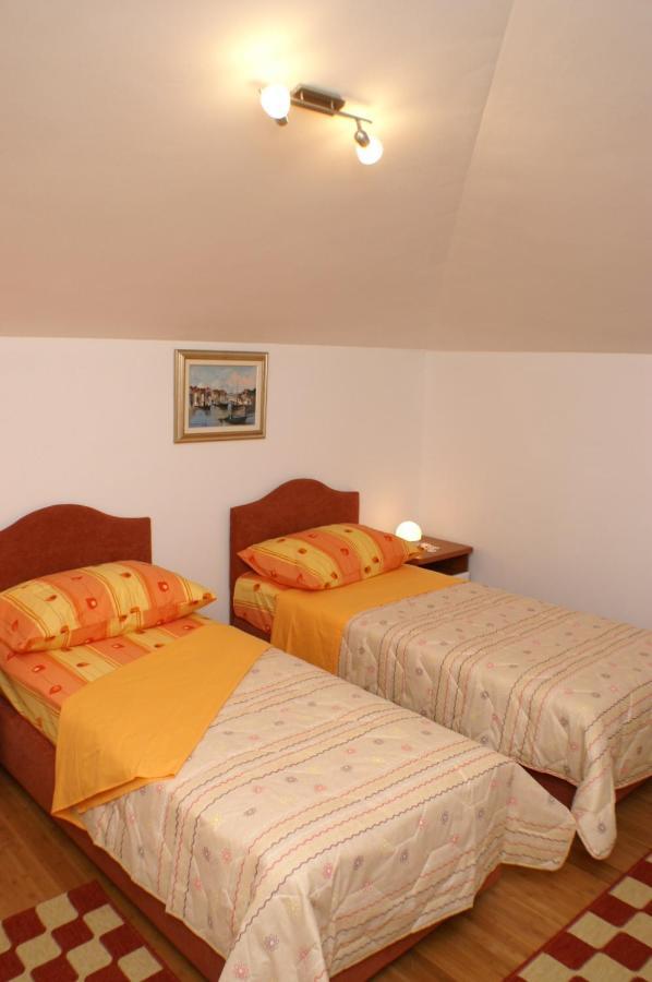 Apartments By The Sea Supetar, Brac - 4274 Екстер'єр фото